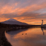 山中湖遊覧船「白鳥の湖号」で湖上からふたご座流星群と夕暮れの富士を望む