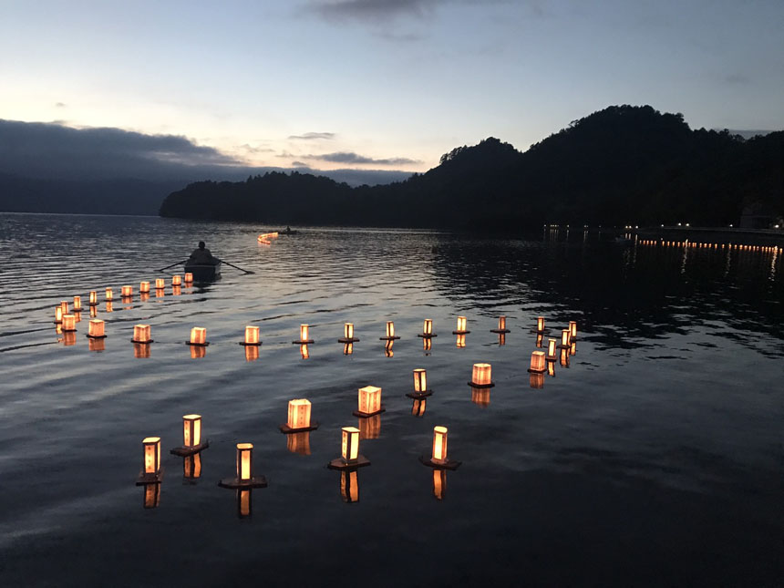 第58回十和田湖湖水まつり「灯ろう流し」