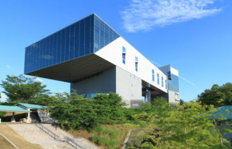 秋田県立近代美術館