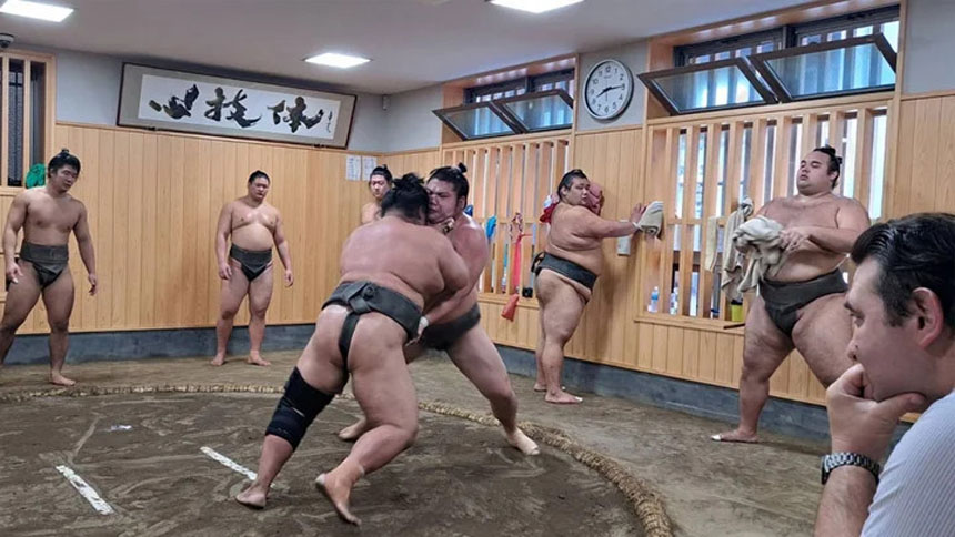 お相撲の朝稽古見学（ちゃんこ鍋朝食付き）と神田川クルーズ