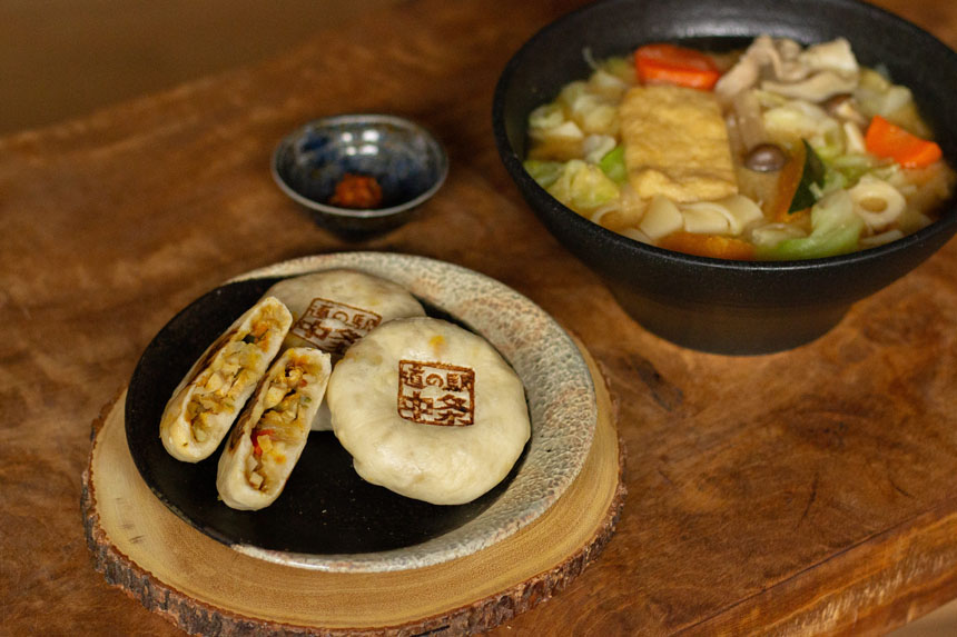 「おぶっこおやき」「ピリ辛おぶっこおやき」