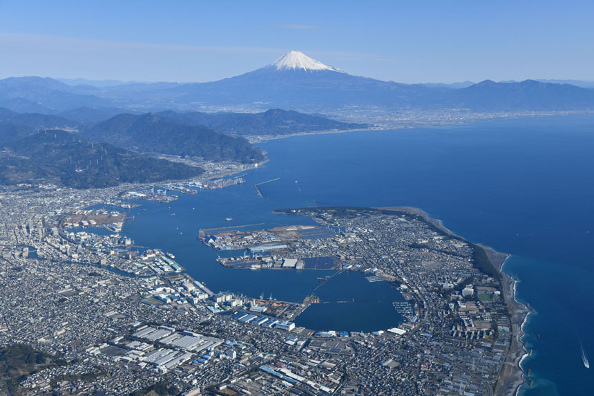 富士山と駿河湾をめぐる、パイロットがお薦めするスカイクルーズ